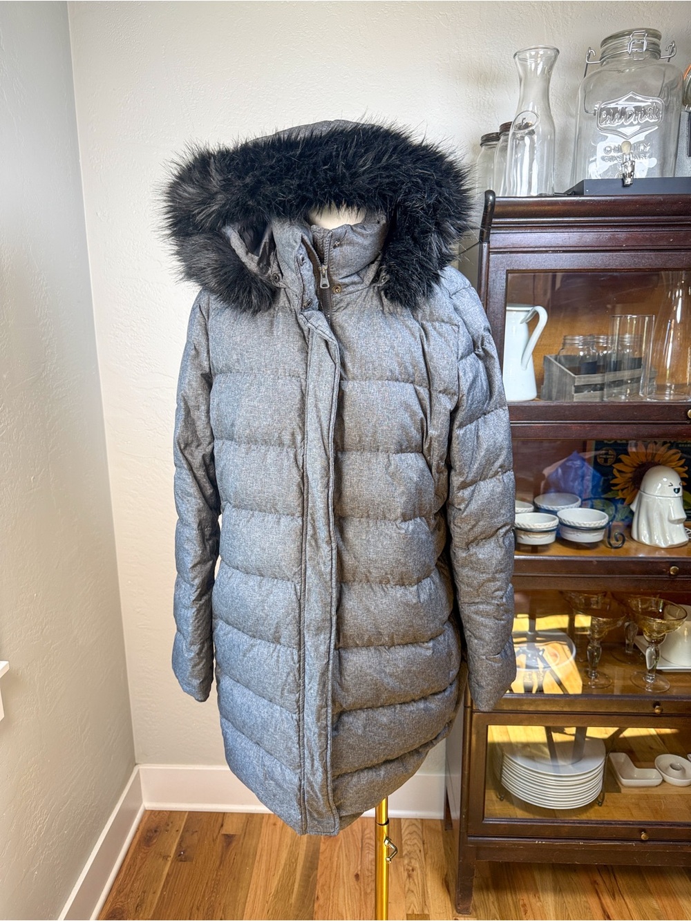Lands’ End Women’s Down Puffer Coat Gray Faux Fur Hood Size L 14-16